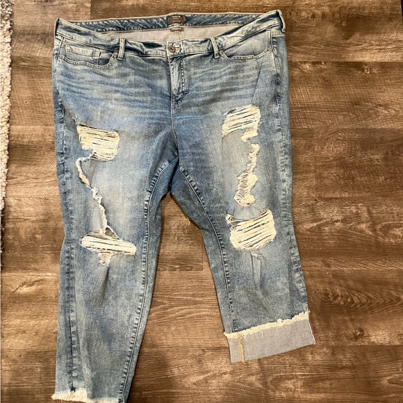 Torrid plus 26 light wash crop boyfriend jeans distressed - Picture 2 of 5